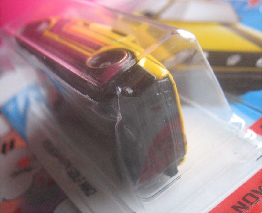 Hot Wheels - Volkswagen Golf MK2 (amarelo - 2018)