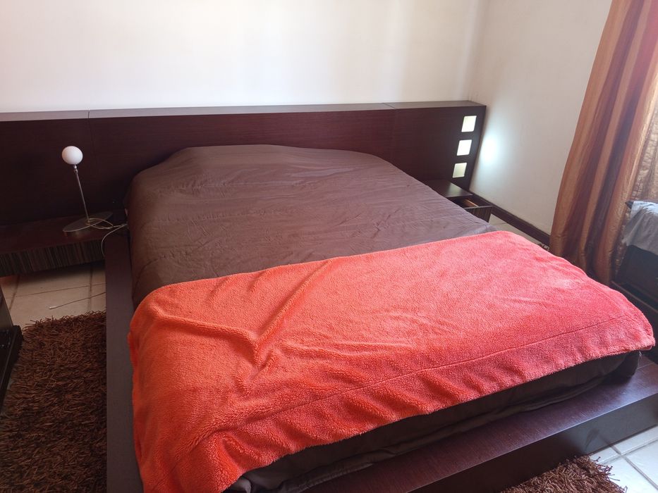Vendo cama de casal, usada.