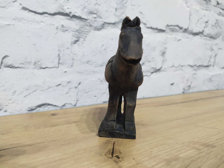 Ceramiczny konik kolekcjonerska figurka konia 10 cm na podstawie
