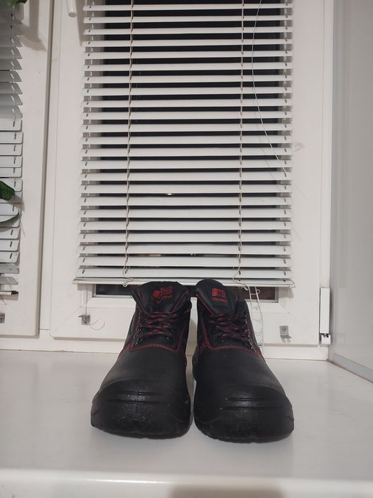 Робочі черевики, Nitras