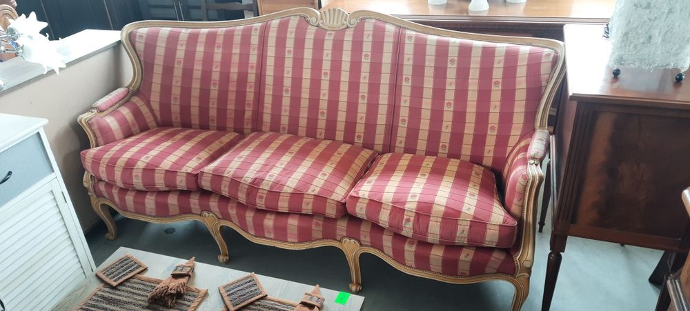 Kanapa w stylu Ludwika