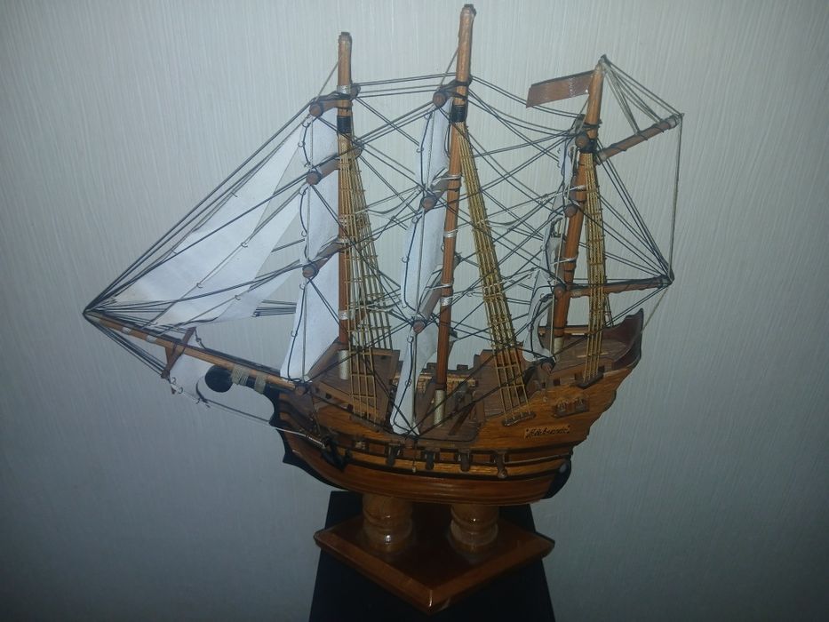 Продам модель парусника