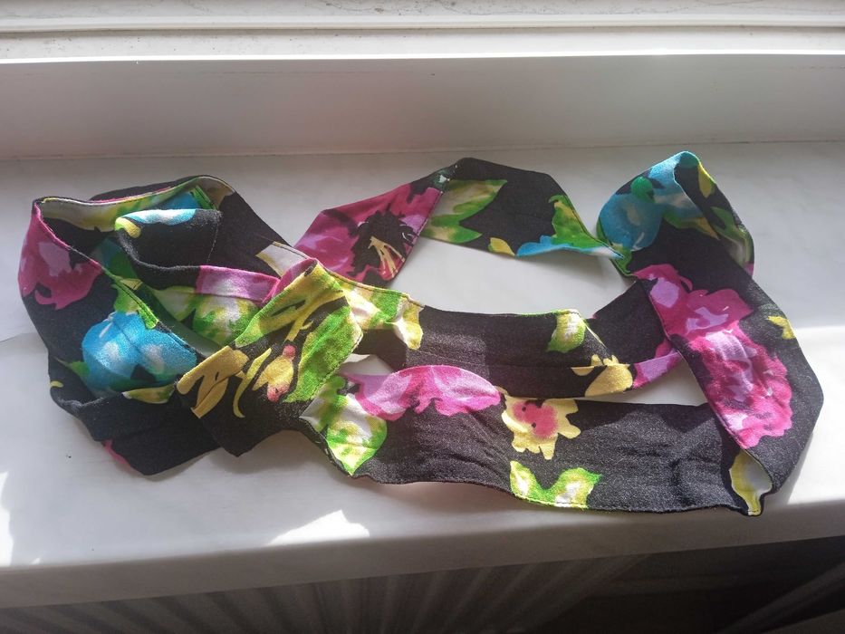 Piękny, materiałowy pasek w żywych barwach