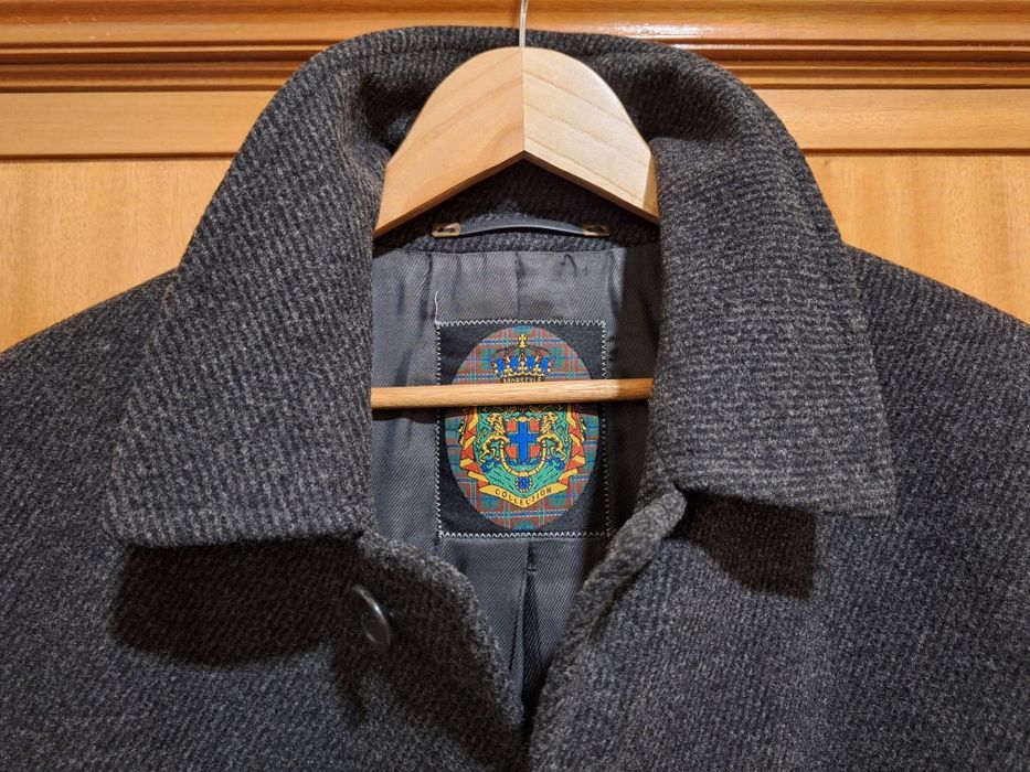 Sobretudo curto cinzento com muito pouco uso