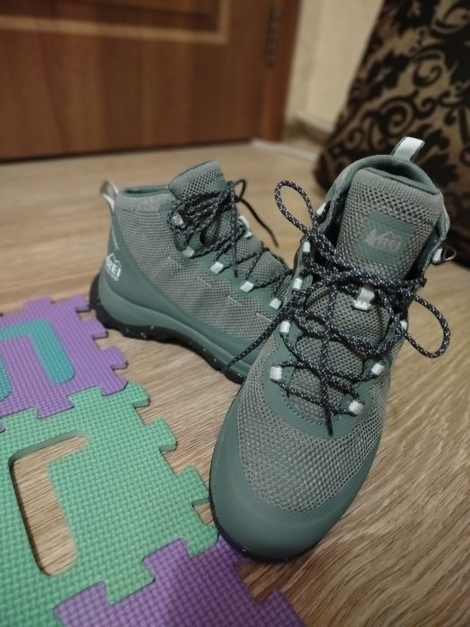 Туристичне взуття і ботінки REl