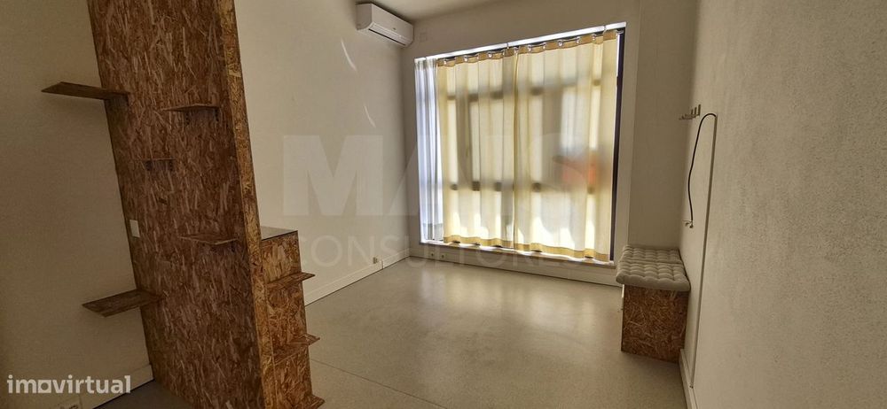 Loja/Escritório no centro da Benedita – com AC e potencial para T1