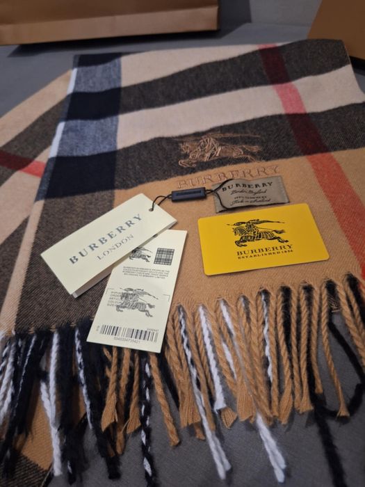 Beżowy Szalik Burberry 100% Kaszmir Nowy z Metka