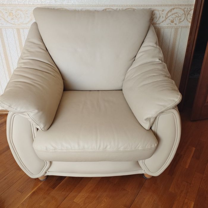 Шкіряний комплект м'яких меблів