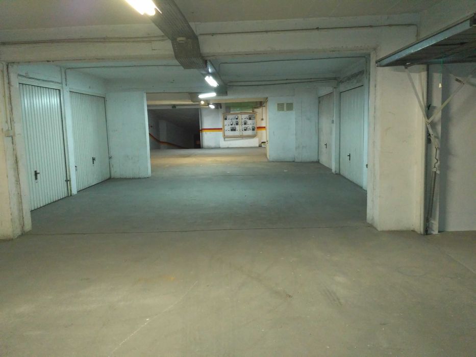 Alugo Garagem em Queluz C\17m2