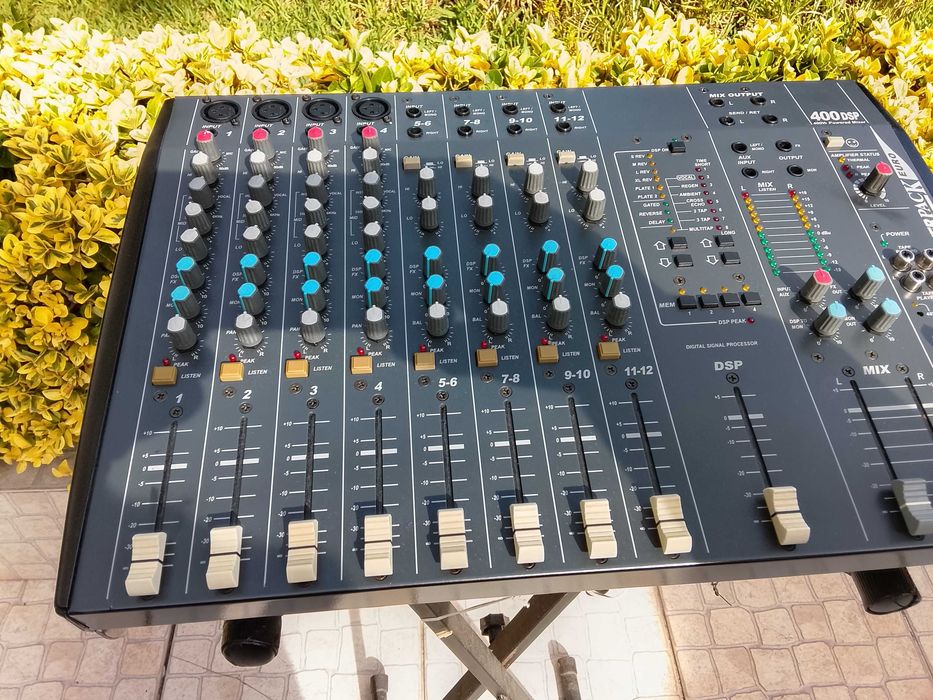 Mesa amplificada e com efx excelente qualidade