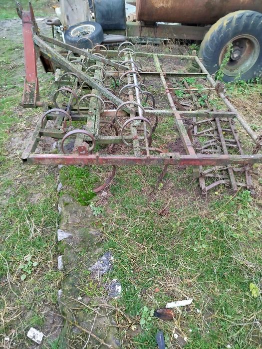 Культиватор пружинний в робочому стані само вивіз. .
