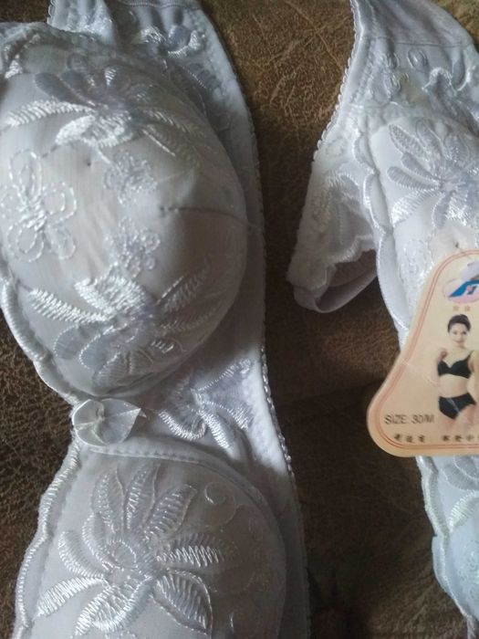 Ліфчики для дівчинки р- 1,2 нові з етикетками