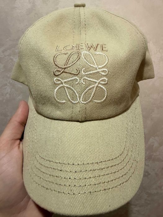 Жіноча кепка Loewe — стильний та практичний аксесуар на кожен день, бежевий