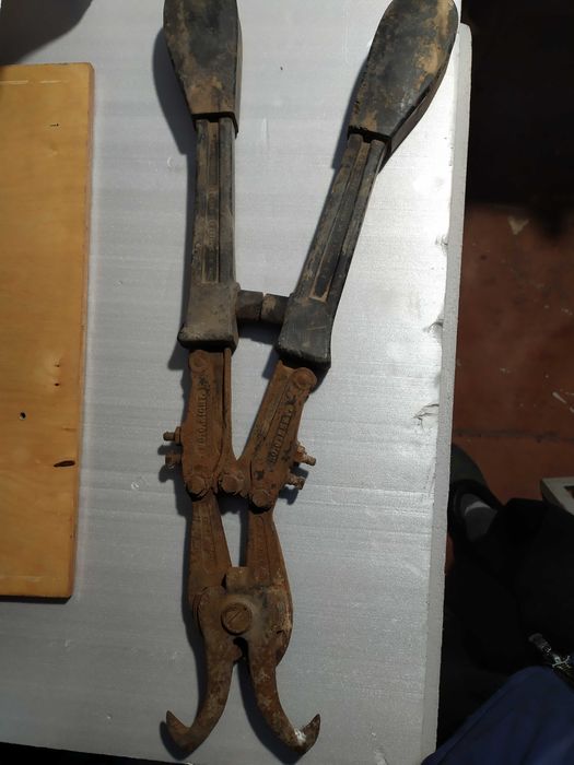Ножиці для колючого дроту часів другої світової війни.