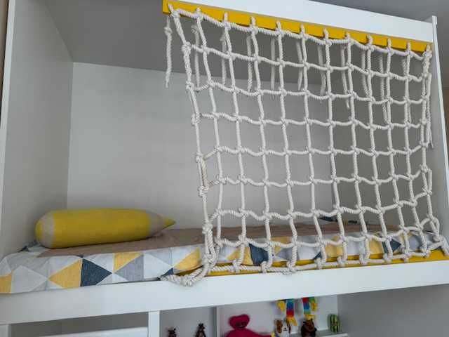 Дитяче двоярусне ліжко