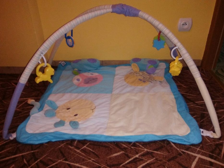 Mata edukacyjna z zabawkami Baby Mix
