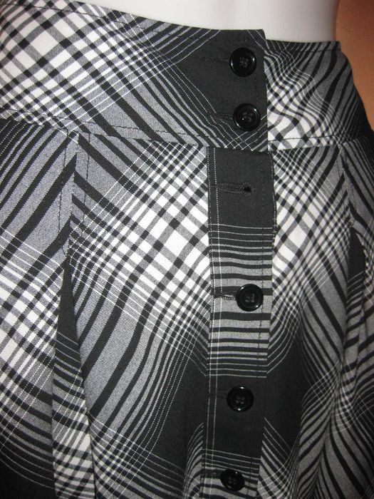 38 H&M модна об'ємна спідниця в клітинку з глибокими карманами юбка