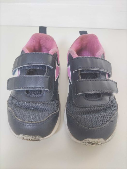 Sapatilhas e sapatos criança