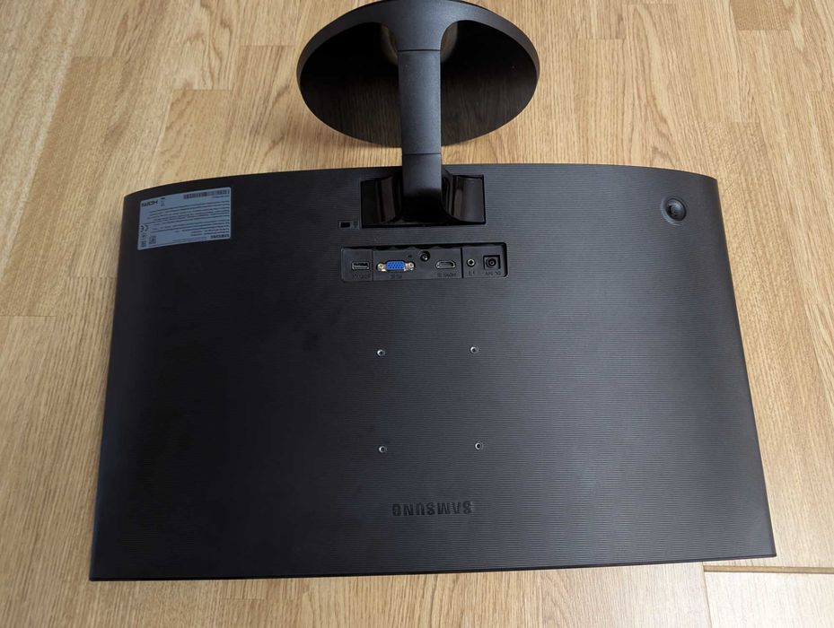 Монітор Samsung LS24D360GAIXCI Є дефект. ((У повній комплектації))