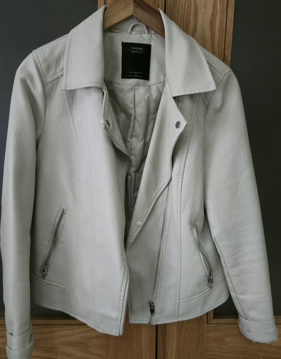 Bomber Tifosi Tamanho L forrado. Cor cru.