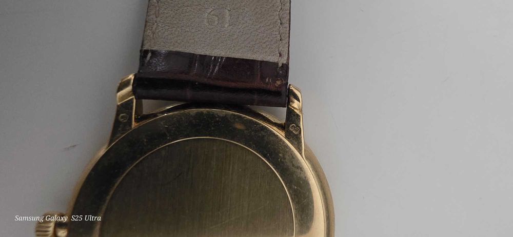 Złoty zegarek omega