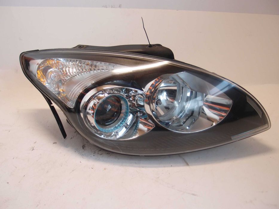 Reflektor prawy Hyundai I30 Lift 2010r.