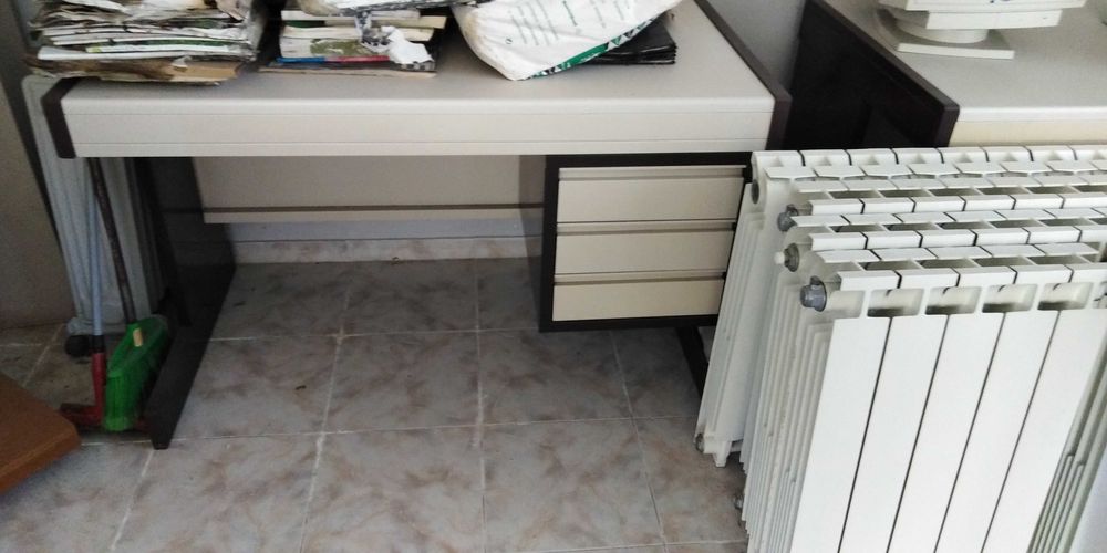 Secretárias com gavetas64738772629123120