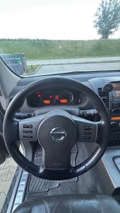 Nissan Pathfinder 2.5D Automat