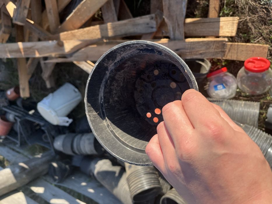 пластиковий горщик