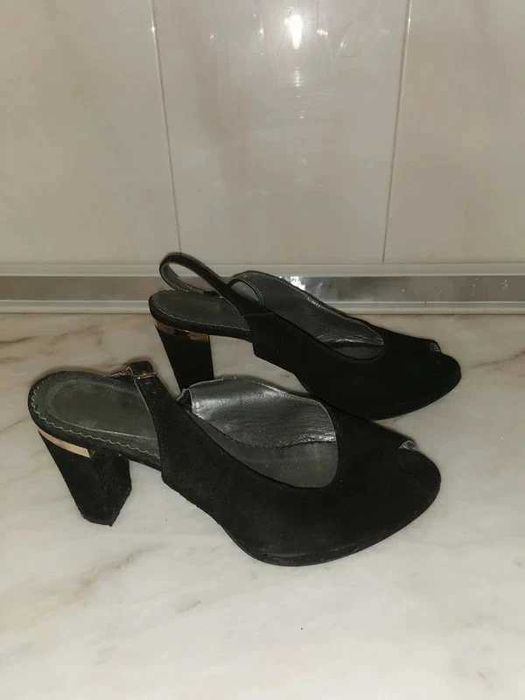 Sandálias em Camurça pretas Tamanho 38