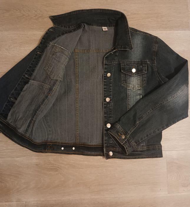 Піджак джинсовый.