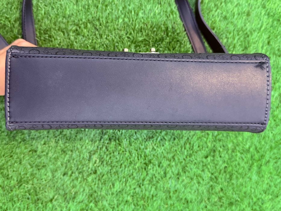 нова сумка Guess