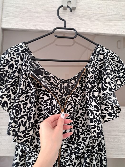 Elegsncka czarno biała bluzka z baskinką w panterkę h&m