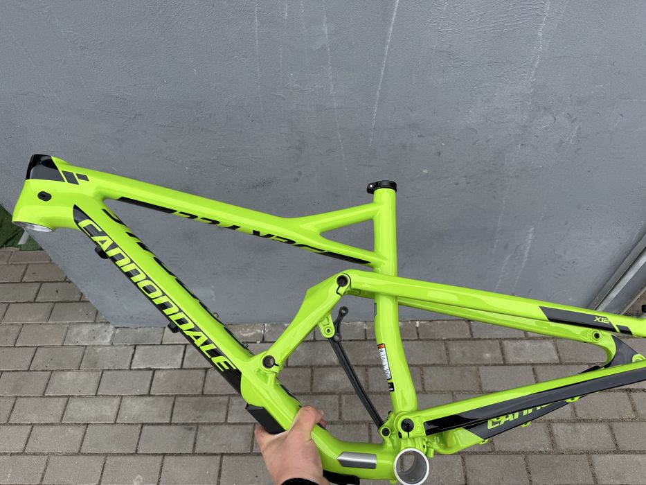 Rama Cannondale Jekyll 27,5 S M carbon Powystawowa
