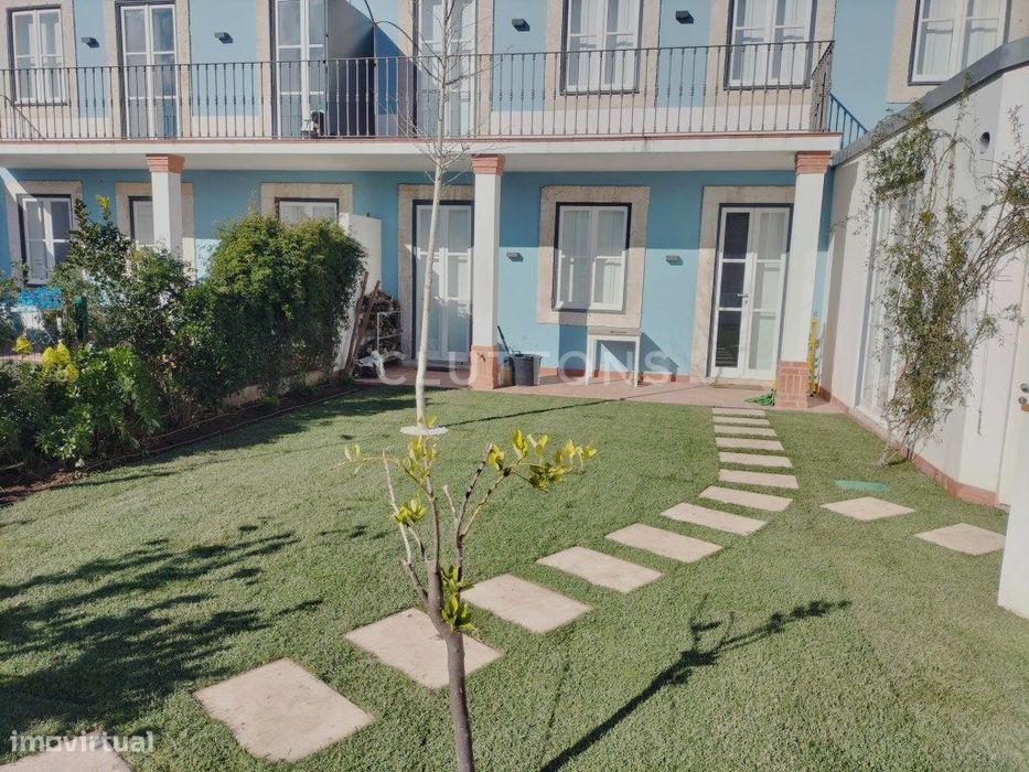 Moradia T4 para arrendar, amigos ou familia, nova, com jardim e gar...