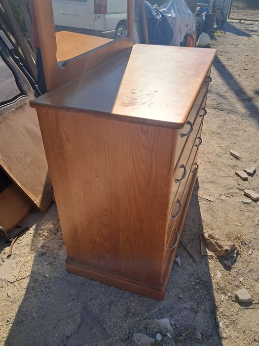 Cómoda quatro gavetas em cerejeira com espelho