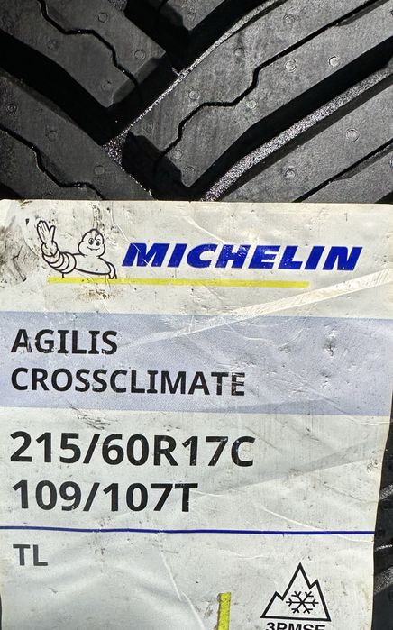2X Michelin Agilis CrossClimate 215/60 R17C