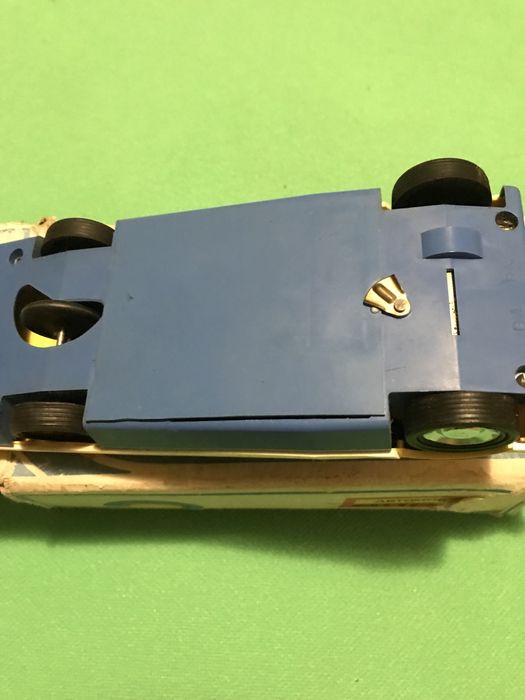 Вінтажна радіоуправляєма машинка