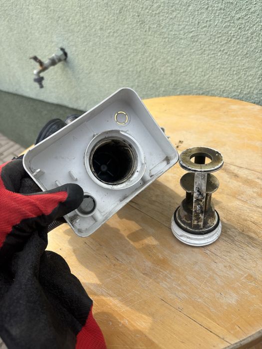 Pompa odpływowa pralki Electrolux EWF12040W – sprawna