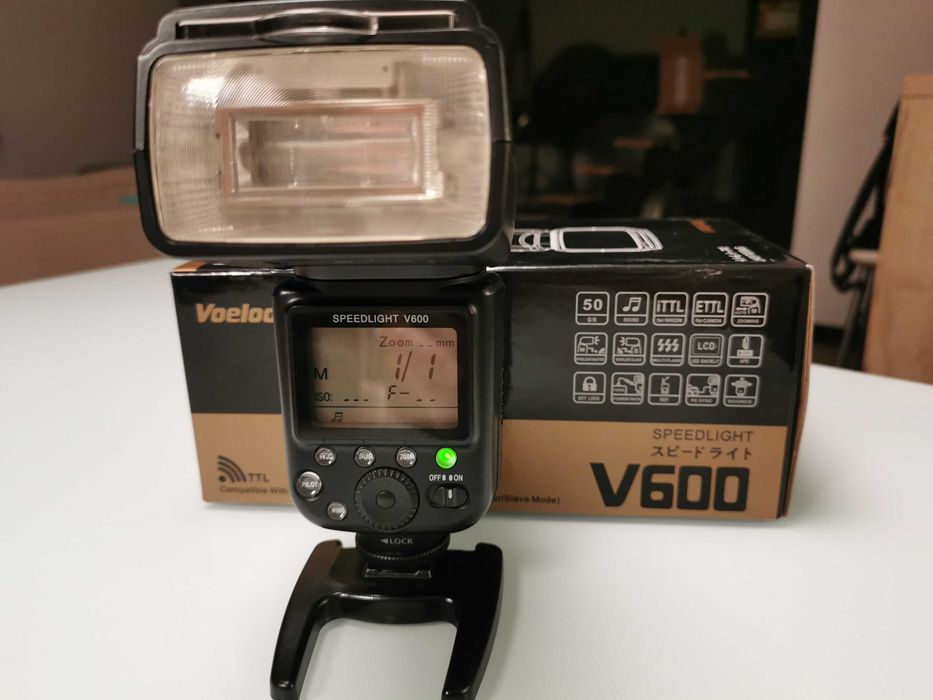Lampa błyskowa VOELOON V600 do Nikona