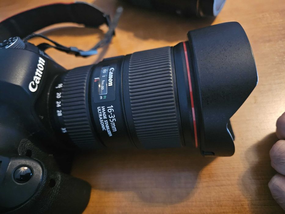 Canon EOS 6D + 3 objetivas + battery grip + flash (com caixa)