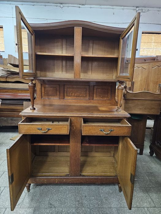 Stary kredens z Francji /