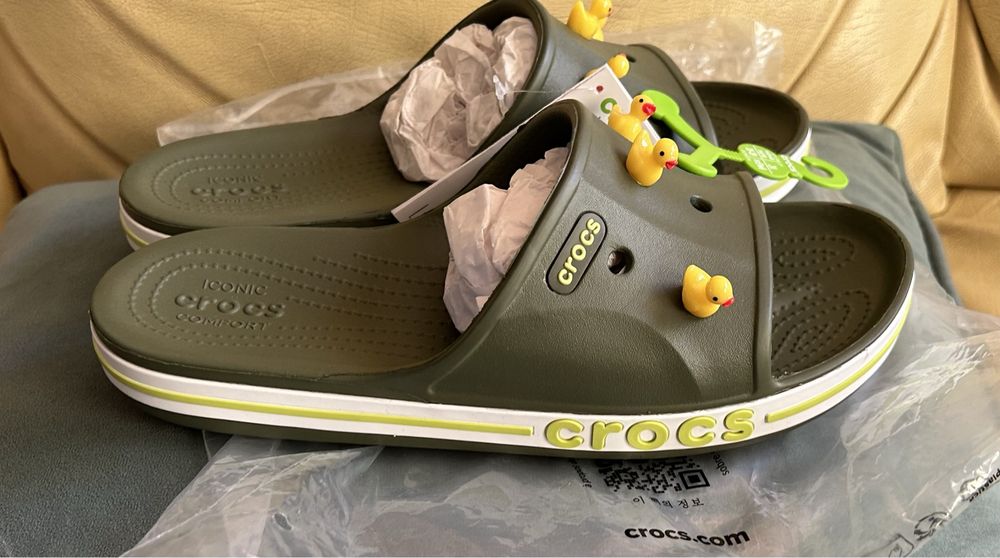 Klapki Crocs khaki z żółtymi  kaczuszkami , 39-43