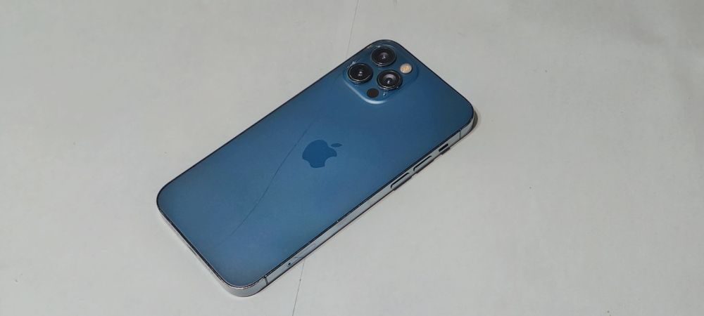 iPhone 12 Pro 128GB z nową bateria - wada ekranu