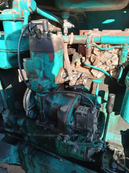 Трактор з документами.