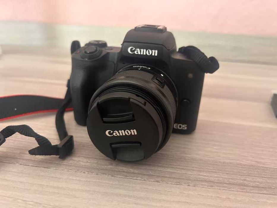 Canon  EOS   M50