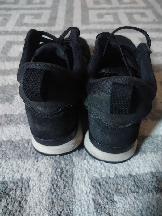 Кросівки 38 натуральна замша, чорні Nike