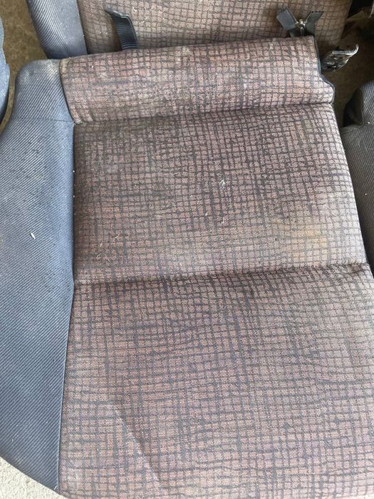 Задні сідушки до авто.