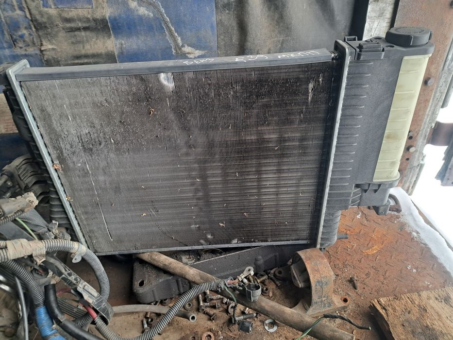 Радиатор охолодження BMW E30 E34 E36 E46 E39 520 523 528 основний