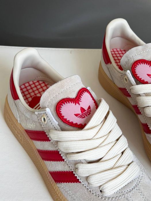Жіночі кросівки Adidas Spezial Cream Scarlet Valentine's Day адідас спешл бедеві з червоними лампасами
